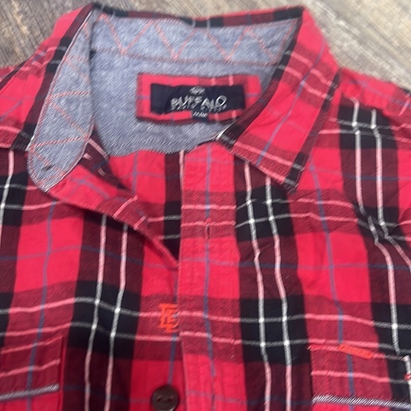 2 buffalo David bitton shirts - Picture 4 of 12